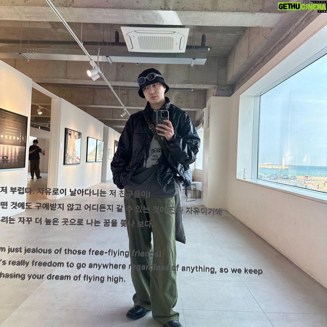 Kang Seung-yoon Instagram - 새로운 공간에서 보니 또 새로운 #하늘지붕_yooyeon in BUSAN