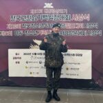 Kang Seung-yoon Instagram - 연말시상식 시즌에 맞춰 저도 상을 좀 받아봤습니다🤣
