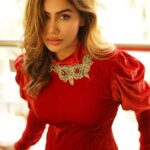Kangna Sharma Instagram - “People will stare. Make it worth their while.” ❤️Beautiful collection by @lewraps_designers 🔥 MUA - @makeup_asfaque