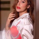 Kangna Sharma Instagram - He looked me straight in the eye and said, “I love the view.” ❤️ Mua - @makeup_asfaque Edit by - @atulsharmma