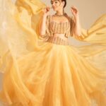 Kangna Sharma Instagram - Designer- @kamli_fashion Makeup- @makeup_asfaque Hair - @niralisoni.soni Video by - @b.runphotography