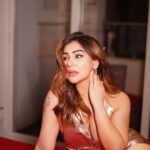 Kangna Sharma Instagram – “Golden hour calls for a golden Dress”😉
Mua – @makeup_asfaque