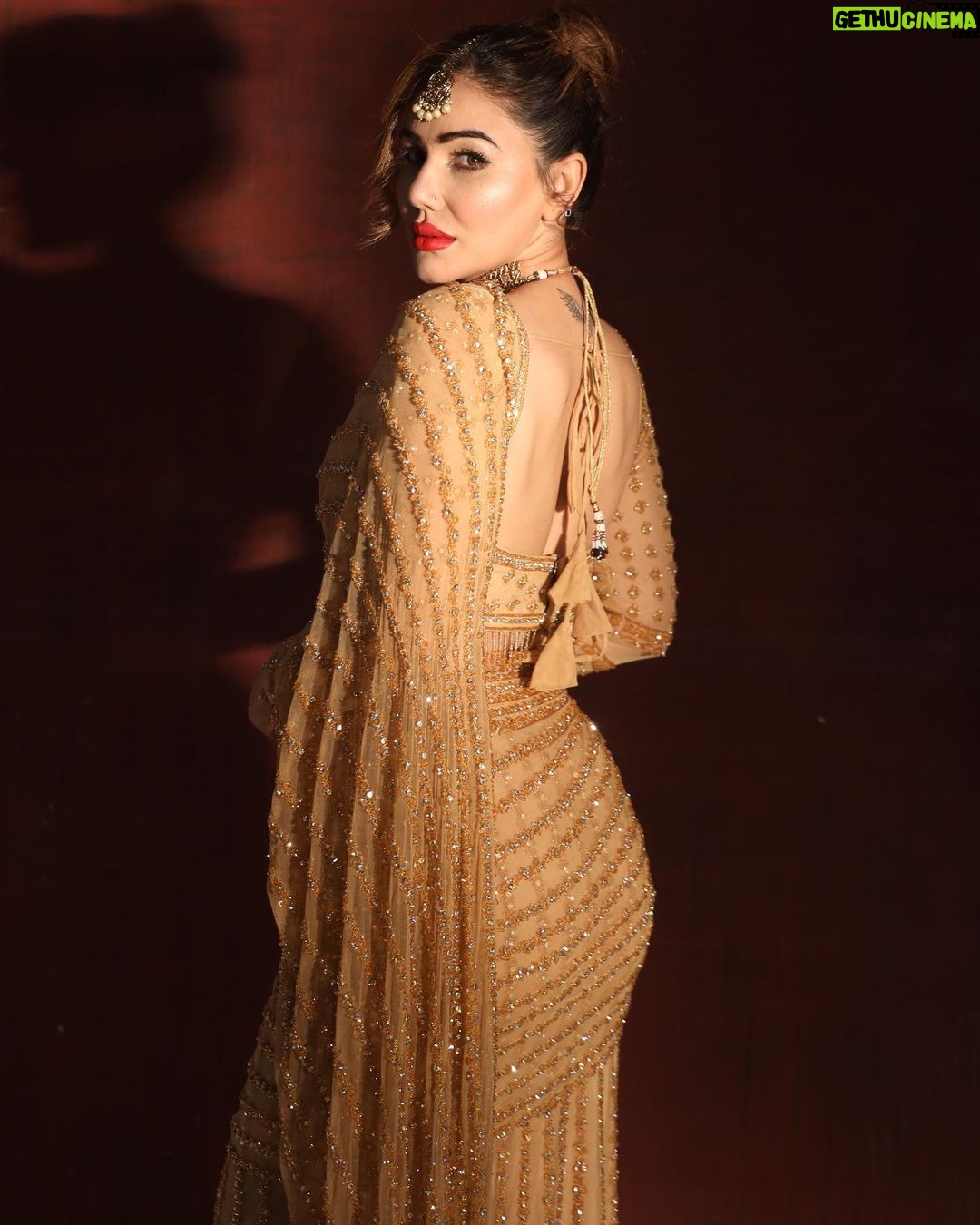 Kangna Sharma Instagram - Every woman in this world wears a little sparkle, some in their dress, and some in their eyes. – ❤️ Designer - @kamli_fashion Photograper- @faizialiphotography Makeup 💄- @makeup_asfaque Hair by - @niralisoni.soni