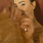 Kangna Sharma Instagram – Saree is elegance ❤️And this saree @kamli_fashion made in one and half month 🫶yes literally this saree took one and half month ❤️all hand work ❤️❤️just loved it Nisha ❤️
Video- @b.runphotography
Hair – @niralisoni.soni
Makeup – @makeup_asfaque
