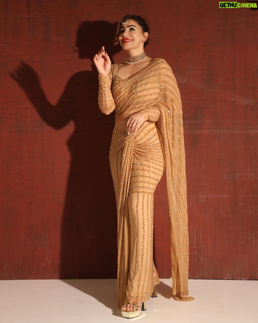 Kangna Sharma Instagram - There is you and you. This is a relationship. This is the most important relationship.” ―❤️ Designer- @kamli_fashion Clicked by - @faizialiphotography Makeup- - @makeup_asfaque Hair - @niralisoni.soni