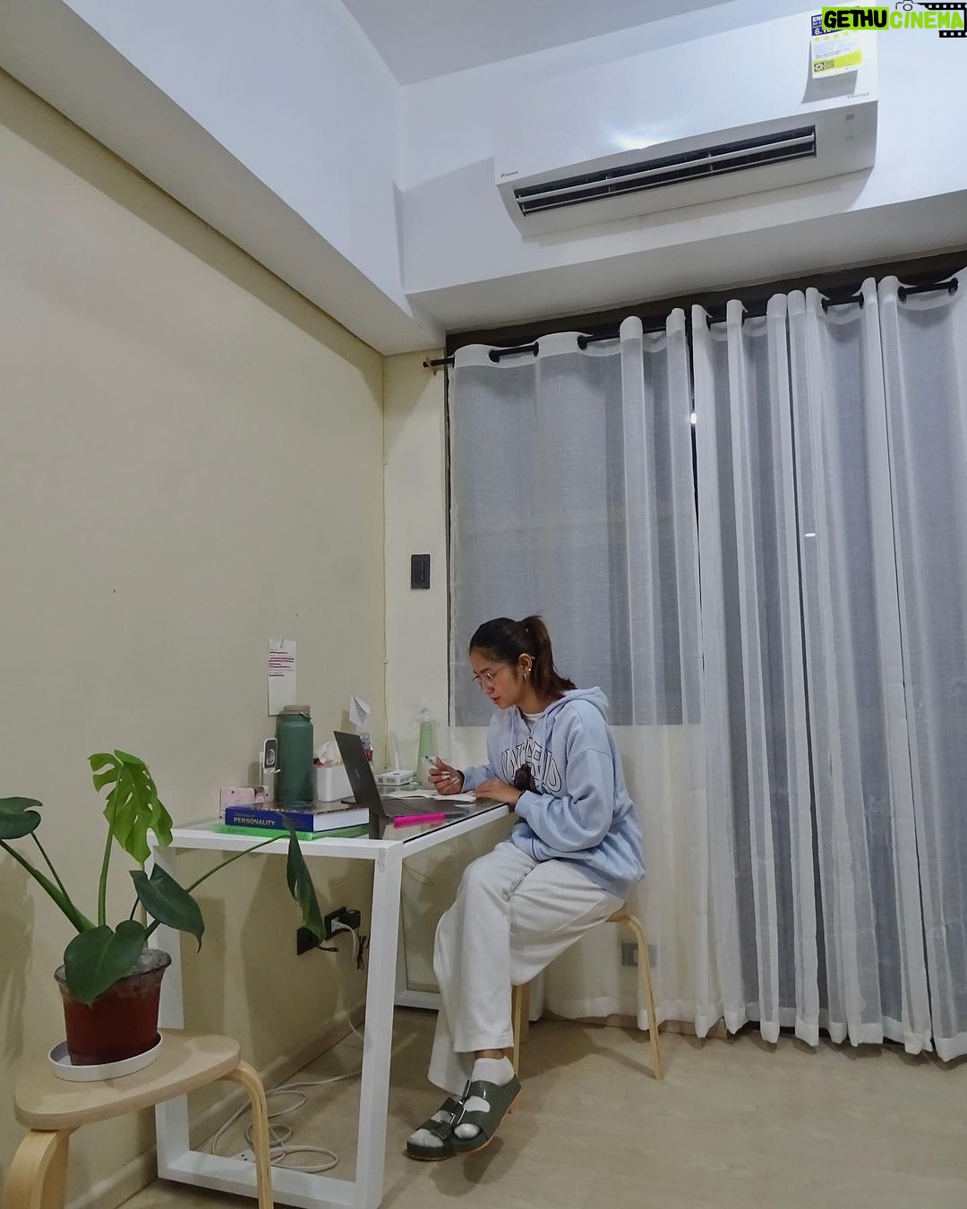 Kaori Oinuma Instagram - Having my Daikin's inverter airconditioner not only brings comfort to my space but also joy to my life. With a cool and serene environment, I can focus on my studies, embrace productivity, and relish the happiness that comes with smart investments. πβοΈ @daikinph #DaikinPH
