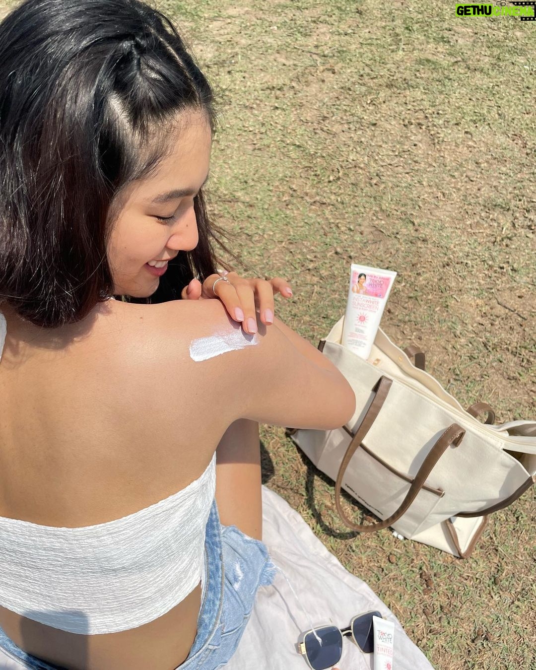Kaori Oinuma Instagram - Busy yet extremely blessed this month! π I always seize the day with @tokyowhite.ph sunscreens! πWith SPF 50PA++++ and glowing ingredients including Glutathione, Vitamin C&E! Grab yours today! Tokyo White is available in leading online platforms, retail stores and supermarkets nationwide! π« #TokyoWhiteBestie #KaoriForTokyoWhite