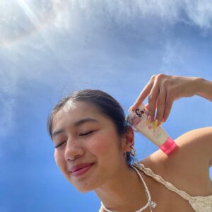 Kaori Oinuma Instagram - if i could live here 💚

used my fave sunscreen from @tokyowhite.ph 🌸