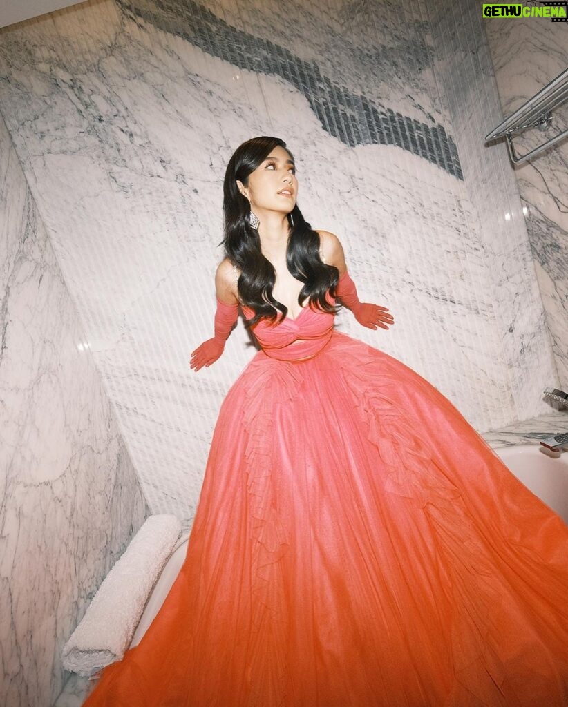 Kaori Oinuma Instagram - did i make it to your wishlist? #StarMagicalChristmas @stephtancouture Styled by: @mesmyrrhized @edjgalang @mayannstagram Makeup by: @aronguevara_ Hair by: @brixbatalla