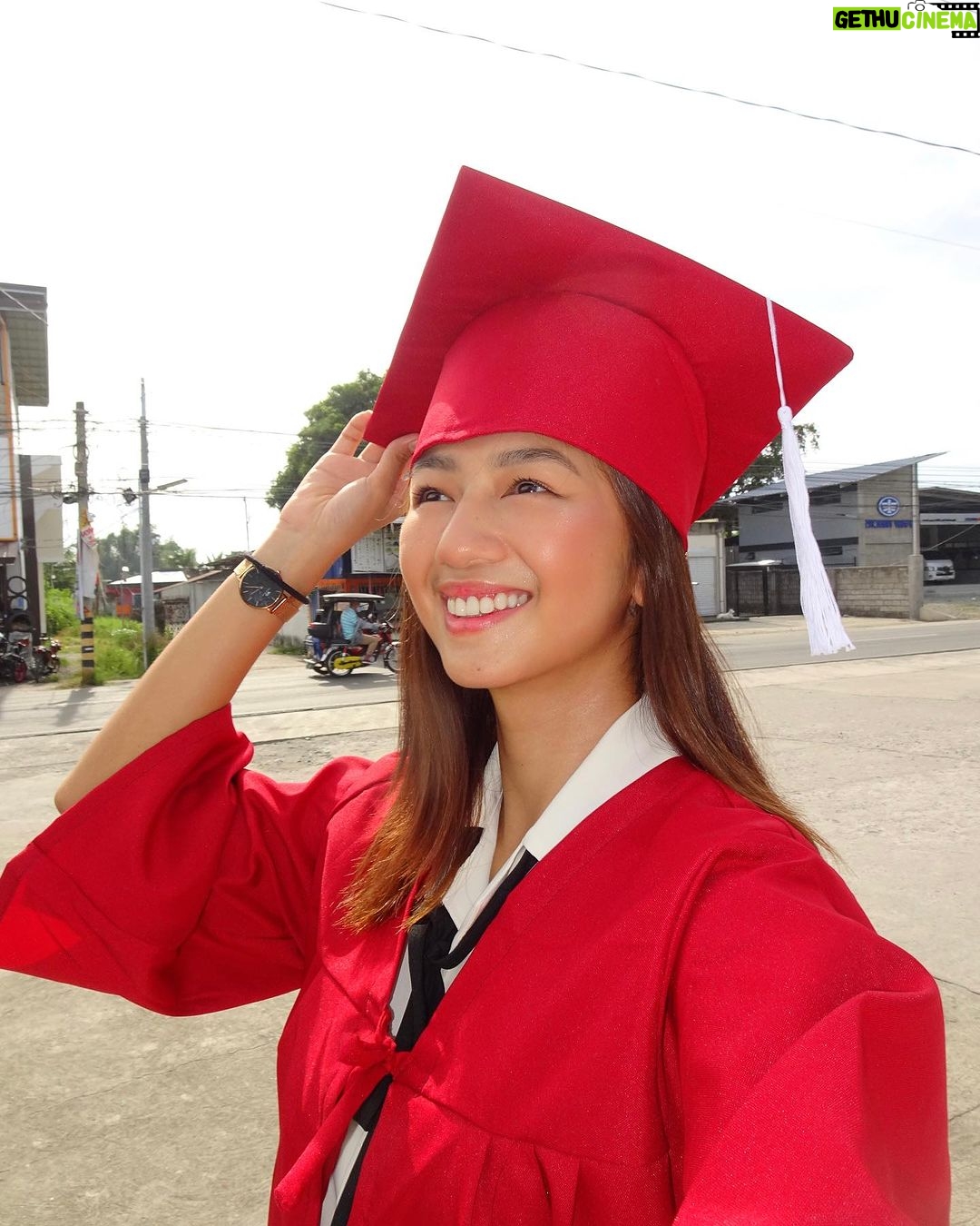 Kaori Oinuma Instagram - & that’s a wrap!!! after 10 years of finishing my high school!!! sa dami ng nangyari, repeat after repeat after repeat, finally! ^.^ this journey hasn’t been easy and I’ve eagerly awaited for this day, there were moments na people would ask me what year I am in, and i would answer grade 12, and they be like “ha? ilang taon kana?” , “grade 12 ka pa lang?” and idk, somehow, I feel embarrassed, but I chose not to judge them. so yahh, medyo madaming nangyari. long story. haha pero one thing I realized, life is not a race, but embracing your own pace and defining your own success. ✨ this wouldn’t have been possible without the support of my teachers who were so understanding with my situation. my school, BSNHS, thank you for letting me in and accepting me once again. ❤ to my classmates, for being patient with me :)) to my high school friends (MEEFians 2013~♾️ ) you guys are solid, ‘di man ako nakasabay sa inyo noon, but I know you are proud <33 lahat kayo inspirasyon ko ehh (‘: you keep on reminding me na it’s not a race. thank youu :))) to my friends in the industry or labas, my managers, my handlers, my rms, thank you for lending a hand when I needed your support! medyo mahaba pa tayo ulit. hahaha your presence made everything so easy. to my supporters, thank you for the love and support! to my family, who were so understanding and patient with my attitude kasi minsan sabay sabay na pagod, plus homeworks, thank you sa pagtulong sakin! and to you God, You have been my support, and I owe You all the thanks for this achievement 🙏🏻 malayo pa, pero malayo na ~ on to the the next adventure~