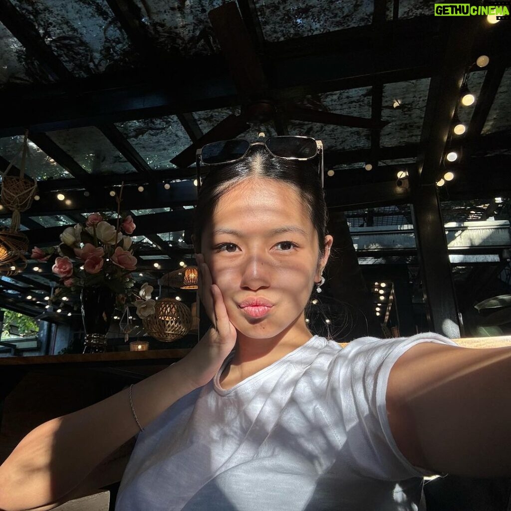 Kaori Oinuma Instagram - fave filter: sunlight
