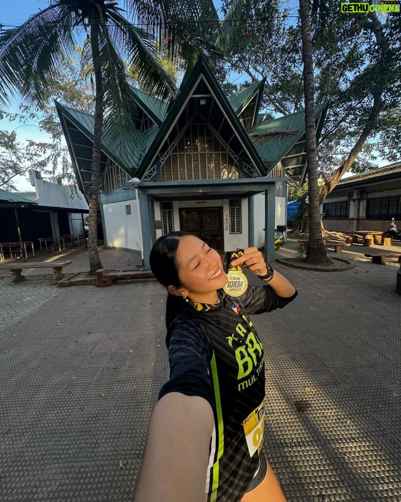 Kaori Oinuma Instagram - 10km run to start the week 🏃 tired but happy 🤗