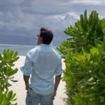 Karan Singh Grover Instagram - 🔱 500 shades of blue… #paradise #gratitude . . . . @bipashabasu @devi.basusinghgrover @radissonbluresortmaldives @ncstravels