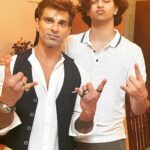 Karan Singh Grover Instagram - 🔱 Wish you a very very very happy birthday @anitejsrealaccount May you grow, prosper and flourish with every passing day and may you always be in infinite abundance! Love you! ❤️❤️❤️
