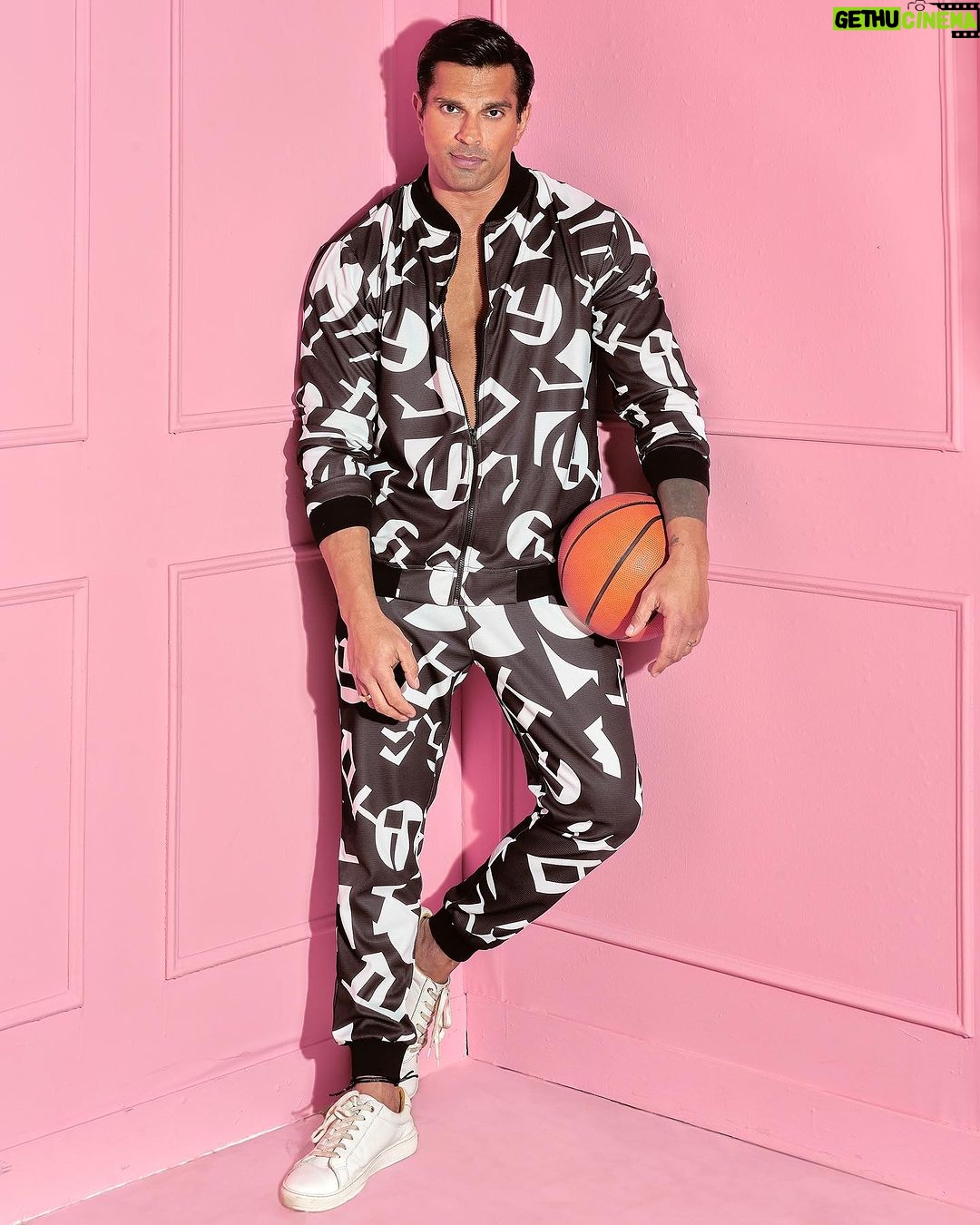 Karan Singh Grover Instagram - 🔱 Style like me this season with Gritstones Newly Launched Collection of Tracksuit Co-ords and Warm hoodies! @gritstonesofficial Shop now at WWW.GRITSTONES.COM
