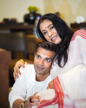 Karan Singh Grover Instagram - 🔱
Wish you a very very very happy birthday Ma! @mumu_basu 
Thank you for Ma for manifesting this beautiful reality that we are all a part of. You are the creator of all of this! You are a true goddess! 
Happy happy happy birthday Ma! 
Love you so much. ❤️
#goddess #ma