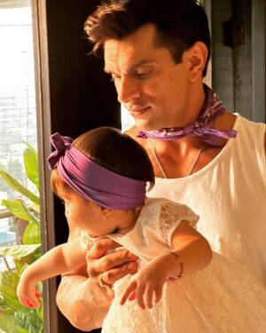 Karan Singh Grover Instagram - 🔱
Happy 11th month birthday my chutanki! Thank you so much for choosing us. 
#devi