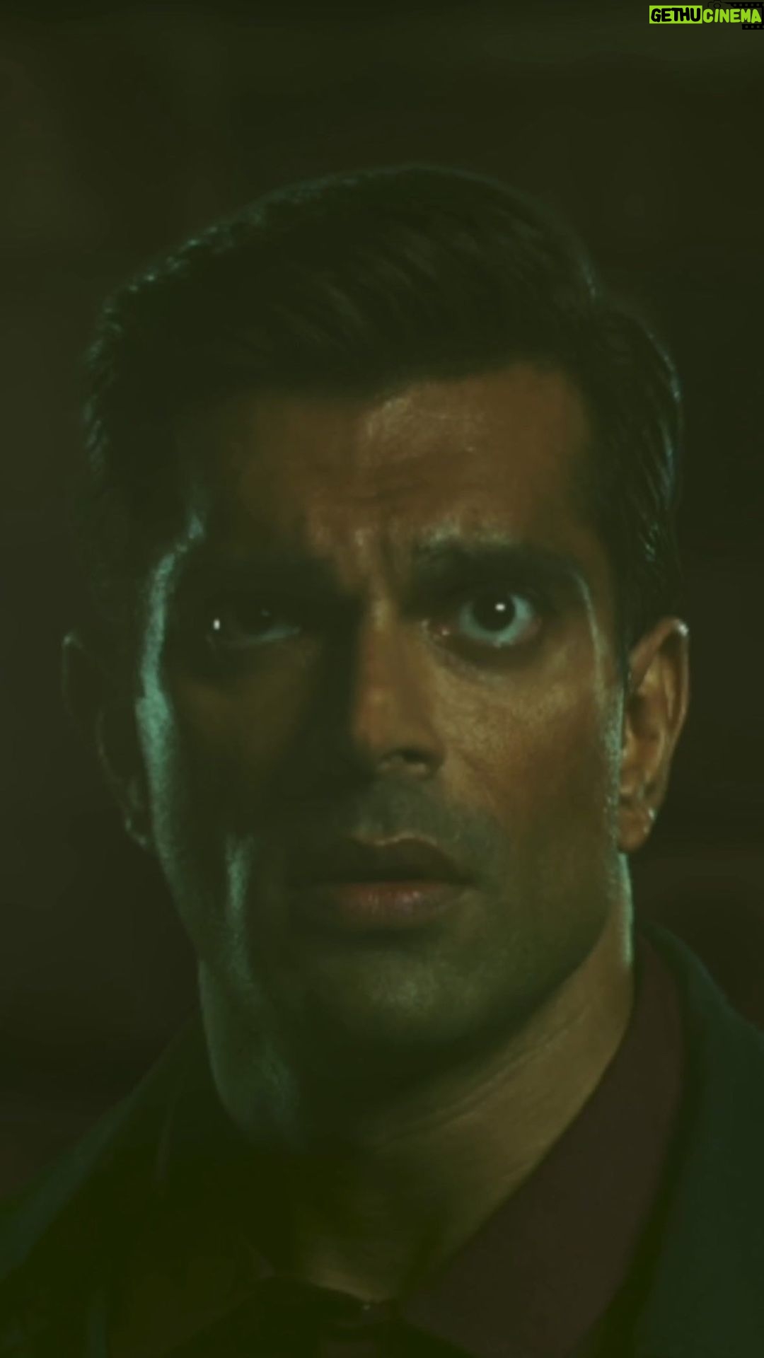 Karan Singh Grover Instagram - π± Kya hua jab Sherlock aur Watson saath mile? Kaise kiya Sherlock aur Watson ne ye mysterious case solve? Janne ke liye abhi suniye Sherlock: The Curse of Bhaskarvilla only on Kuku FM. Download the app now and and for more such updates follow @Kuku_FM #SherlockOnKukuFM