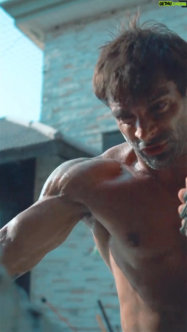 Karan Singh Grover Instagram - 🔱 Fitness is not just a goal; it’s a way of life . Proud to partner with India’s leading supplement brand @getmymettle to bring you the ultimate fitness combination. 📢 Get flat 30% Off on this limited period combo deal. 🛒 Shop now at GetmyMettle.com #Alphawhey #Z5preworkout #getmymettle #wheyprotein #leangain #beastmode