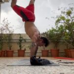 Karan Singh Grover Instagram - 🔱 I organise in order to question. Balancing fearlessness. I seal the output of intelligence with the rhythmic tone of equality. I am guided by my own power doubled. I am the Yellow Rhythmic Warrior. Kin #136 #workout #fitness #motivation #fitnessmotivation #fit #training #health #fitfam #lifestyle #exercise #muscle #healthy #sport