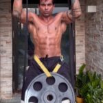 Karan Singh Grover Instagram - 🔱 Pull. #workout #fitness #motivation #fitnessmotivation #fit #training #health #fitfam #lifestyle #exercise #muscle #healthy #sport