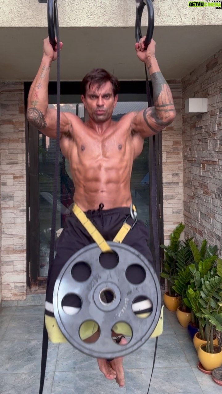 Karan Singh Grover Instagram - 🔱 Pull. #workout #fitness #motivation #fitnessmotivation #fit #training #health #fitfam #lifestyle #exercise #muscle #healthy #sport