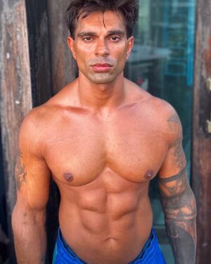 Karan Singh Grover Instagram - 🔱
Roasted. 

workout #fitness #motivation #fitnessmotivation #fit #training  #health #fitfam #lifestyle #exercise #muscle #healthy #sport
