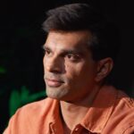Karan Singh Grover Instagram - 🔱 Did you express your gratitude today? I pause and ask myself this whenever I get a chance, and when I express it, the spotlight always shines on me. It is the gratitude within me which keeps me going. When was the last time you expressed your gratitude? Have your magical experiences with a 120Hz 3D Curved Display, and Night Portrait with Aura Light feature in the all-new vivo V27! Buy the #TheSpotlightPhone now, head to vivo India Page #DelightEveryMoment #vivoV27