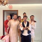 Karan Singh Grover Instagram - 🔱 Eid Mubarak! Thank you Khans for the feast and the love and the joy! @ayazkhan701 and @jannatkhan1618 #dua and Mom! Thank you for all the fun! @bipashabasu @vivanbhathena_official @nikhilapalat @supratik_roy_ @neelamkotharisoni @preetikmirchandani @nikhilmmirchandani @thegakhal