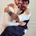 Karan Singh Grover Instagram - 🔱 Eid Mubarak! Thank you Khans for the feast and the love and the joy! @ayazkhan701 and @jannatkhan1618 #dua and Mom! Thank you for all the fun! @bipashabasu @vivanbhathena_official @nikhilapalat @supratik_roy_ @neelamkotharisoni @preetikmirchandani @nikhilmmirchandani @thegakhal