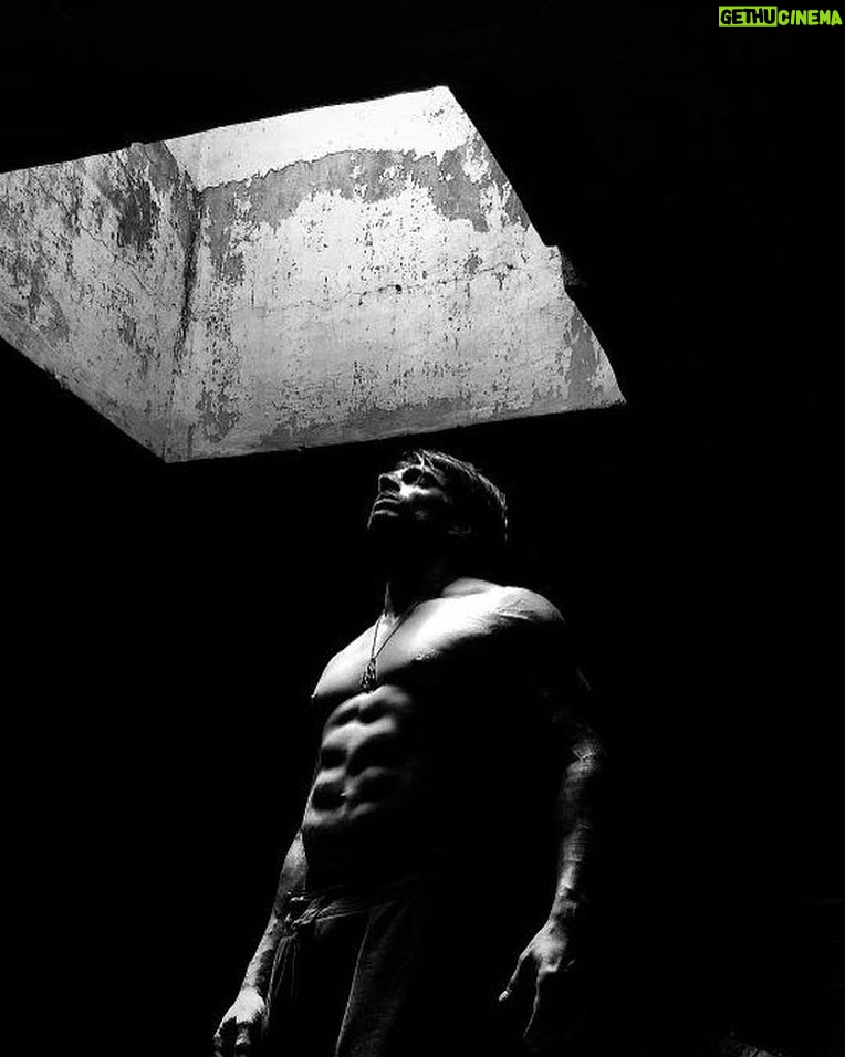 Karan Singh Grover Instagram - 🔱 The beginning… @thegreydot @avinashk996