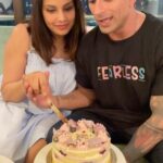 Karan Singh Grover Instagram - And just like that Devi is one month old ❤️🙏🧿 Thank you everyone who keeps sending Devi love and blessings . We are very grateful🙏 Durga Durga 🙏🔱 #monkeylove #newparents #grateful #jaimatadi #onemonthbirthday #devi