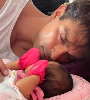 Karan Singh Grover Instagram - This is love❤️🧿
My heart … @iamksgofficial & Devi ❤️🧿
#fatherdaughter #monkeylove #grateful #blessed #durgadurga #newparents