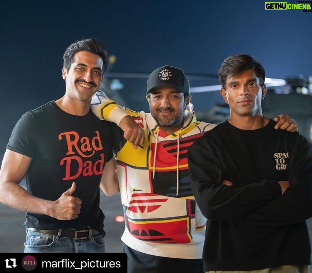 Karan Singh Grover Instagram - 🔱 Thank you for having us on the team! Welcome to the Team #FIGHTER @iamksgofficial @akshay0beroi Excited to have you’ll aboard! #Fighterthefilm #Marflix #hrithikroshan #deepikapadukone #anilkapoor #akshayoberoi #karansinghgrover