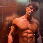 Karan Singh Grover Instagram - 🔱 Dad bod. #papatobe #workout #fitness #motivation #fitnessmotivation #fit #training #health #fitfam #lifestyle #exercise #muscle #healthy #sport #loveyourself
