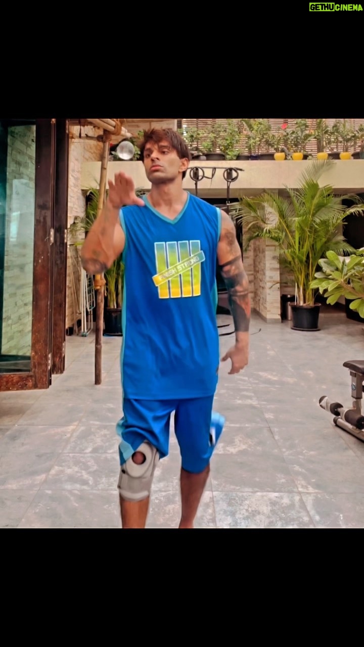 Karan Singh Grover Instagram - 🔱 Hand eye coordination.