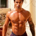 Karan Singh Grover Instagram - 🔱 #dadbod