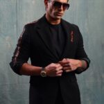 Karan Singh Grover Instagram – 🔱
Outfit: @shantanunikhil  @snbyshantanunikhil 
Stylist: @eshaamiin1 
📸 : @smileplease_25 

#fighterforever