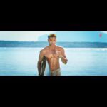 Karan Singh Grover Instagram - 🔱 Sun, sand and open skies…💙 Feels like #IshqJaisaKuch - song out on 22nd December. #Fighter #FighterOn25thJan @hrithikroshan @deepikapadukone @anilskapoor @S1danand #KevinVaz @ajit_andhare @mamtaanand10_10 @ramonchibb @ankupande @vishaldadlani @shekharravjiani @shilparao @mellowmellow @Kumaarofficial @boscomartis @caesar2373 @akshay0beroi @viacom18studios @marflix_pictures @tseries.official #fightermovie