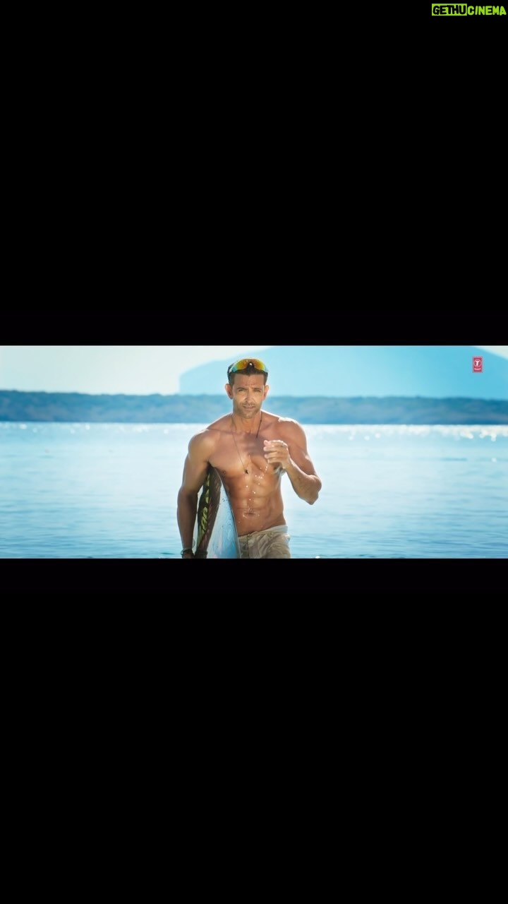 Karan Singh Grover Instagram - 🔱 Sun, sand and open skies…💙 Feels like #IshqJaisaKuch - song out on 22nd December. #Fighter #FighterOn25thJan @hrithikroshan @deepikapadukone @anilskapoor @S1danand #KevinVaz @ajit_andhare @mamtaanand10_10 @ramonchibb @ankupande @vishaldadlani @shekharravjiani @shilparao @mellowmellow @Kumaarofficial @boscomartis @caesar2373 @akshay0beroi @viacom18studios @marflix_pictures @tseries.official #fightermovie