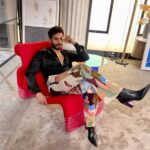 Karan Tacker Instagram - Well these boots are made for ₩₳Ⱡ₭ł₦₲, *SITTING!!! 👠☠️