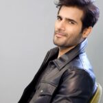 Karan Tacker Instagram - Why should girls have all the fun? ☕ Spilling the tea on my favorite hair care supplement straight from Australia! Swisse Biotin+ is here to redefine hair care for everyone! Because strong, vibrant locks know no gender. 💪✨ . . @Swissein #SwisseWellness #Biotinsupplement #haircareformen #biotinsupplement Mumbai, Maharashtra