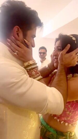 Karan Tacker Instagram - Our love is hard to put into words♥️
#HappyRakshaBandhan
@sashatacker