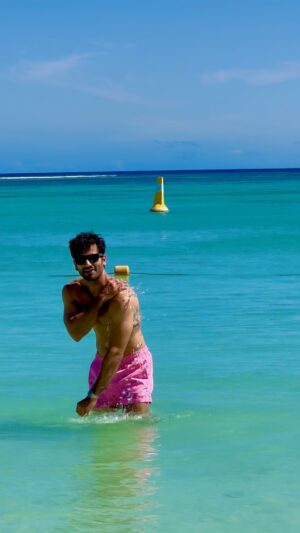 Karan Tacker Instagram - That first dip, you know the feeling🥶