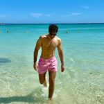 Karan Tacker Instagram - Somewhere over the rainbow🌈