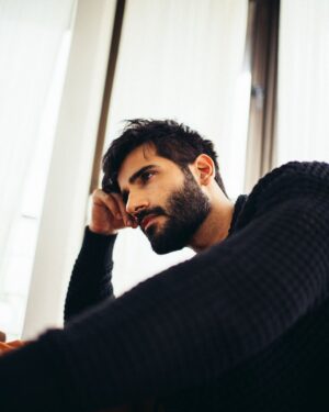 Karan Tacker Instagram - Ҝuch aise ho gaye hain is dour Ҝe rishte ¸ Ke agar awaaz tuɱ na do toh bulate woh bhi nahi ..