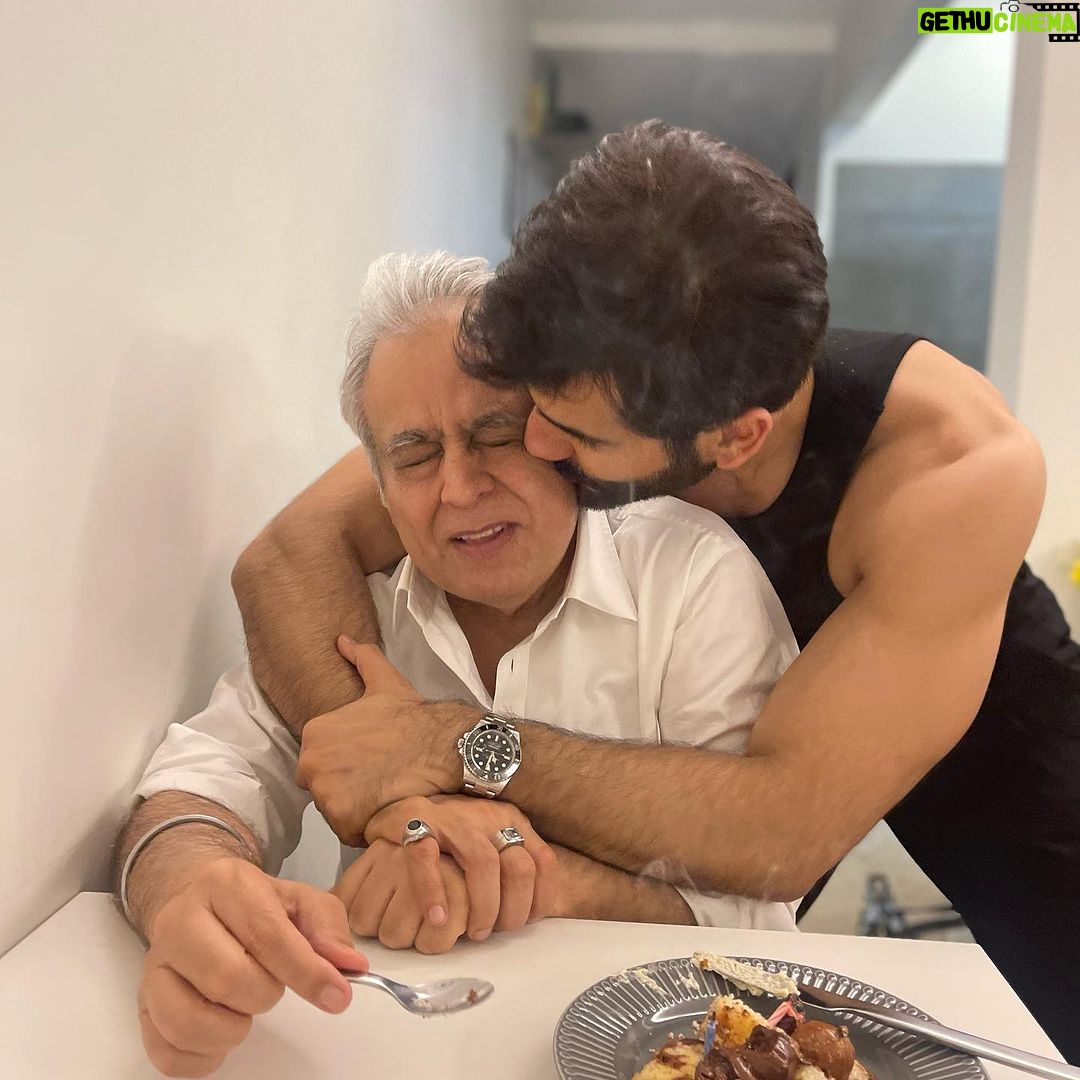Karan Tacker Instagram - Happy Birthday my rockstar⭐️ Swipe right to show him bone crushing love 😘 Mumbai, Maharashtra