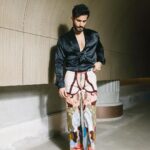 Karan Tacker Instagram - Dressed for the Best, GQ, ‘bout last night🥂 Outfit @anamikakhanna.in Shoes @louboutinworld Styled @rahulvijay1988 Photos @onegreymood HMU @sachin_ghankutkar