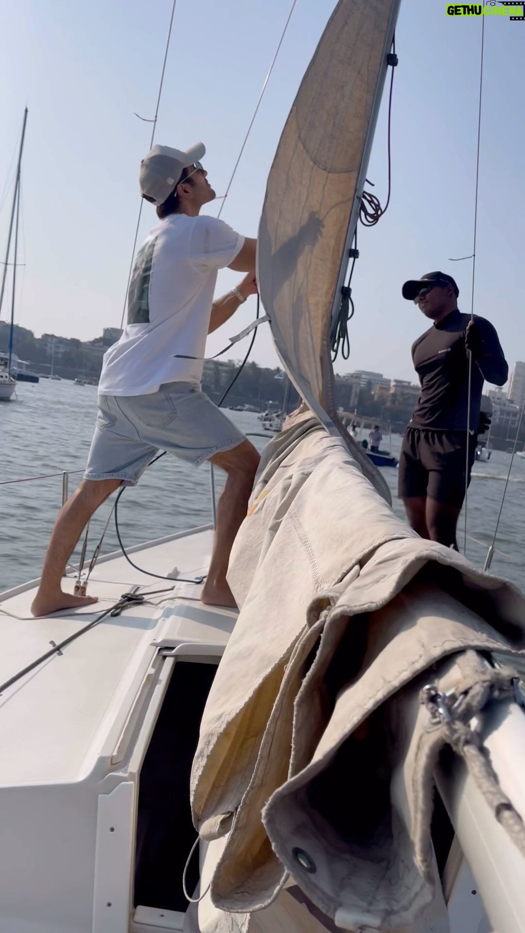Karan Tacker Instagram - So picked up this new hobby,no it’s not for a project,I just wanted to feel my home city differently.looking for new ways to spend my free days,seek new experiences,get out of the old..so here Iam, Sailing! Something even I never thought I’d get this fond of!⛵️ #Sailing Mumbai, Maharashtra