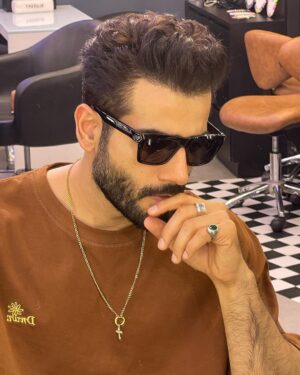Karan Tacker Instagram - Mane-splaining💇🏻‍♂️